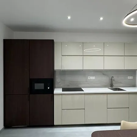 New Modern Large In New Town 3bdr * Praga