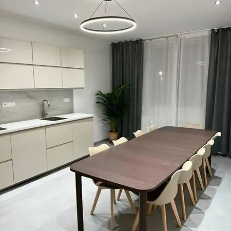 New Modern Large In New Town 3bdr Apartament