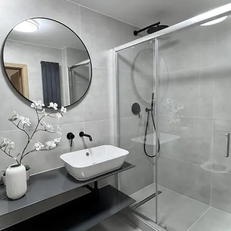 Apartament New Modern Large In New Town 3bdr Praga