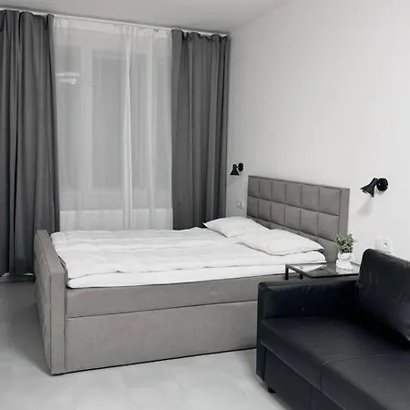 New Modern Large In New Town 3bdr Praga