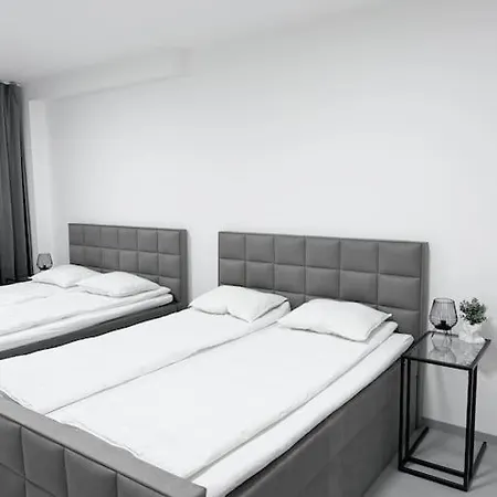 New Modern Large In New Town 3bdr Praga